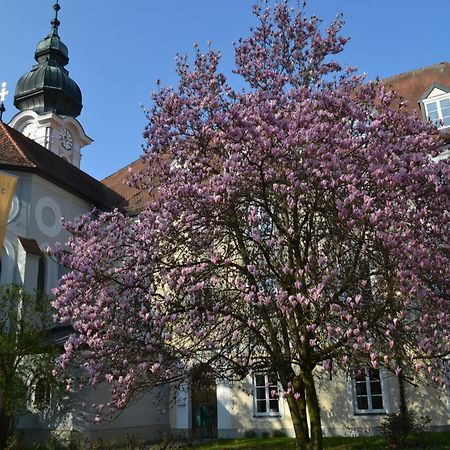 Hotel Haus Der Begegnung Heilig Geist Burghausen Exterior foto