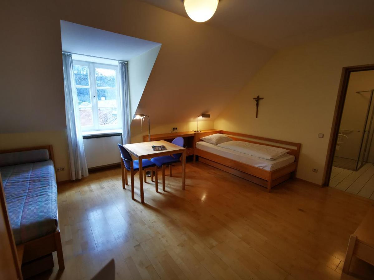 Hotel Haus Der Begegnung Heilig Geist Burghausen Exterior foto